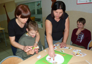 Grupa I autystyczna segreguje produkty na podwieczorek